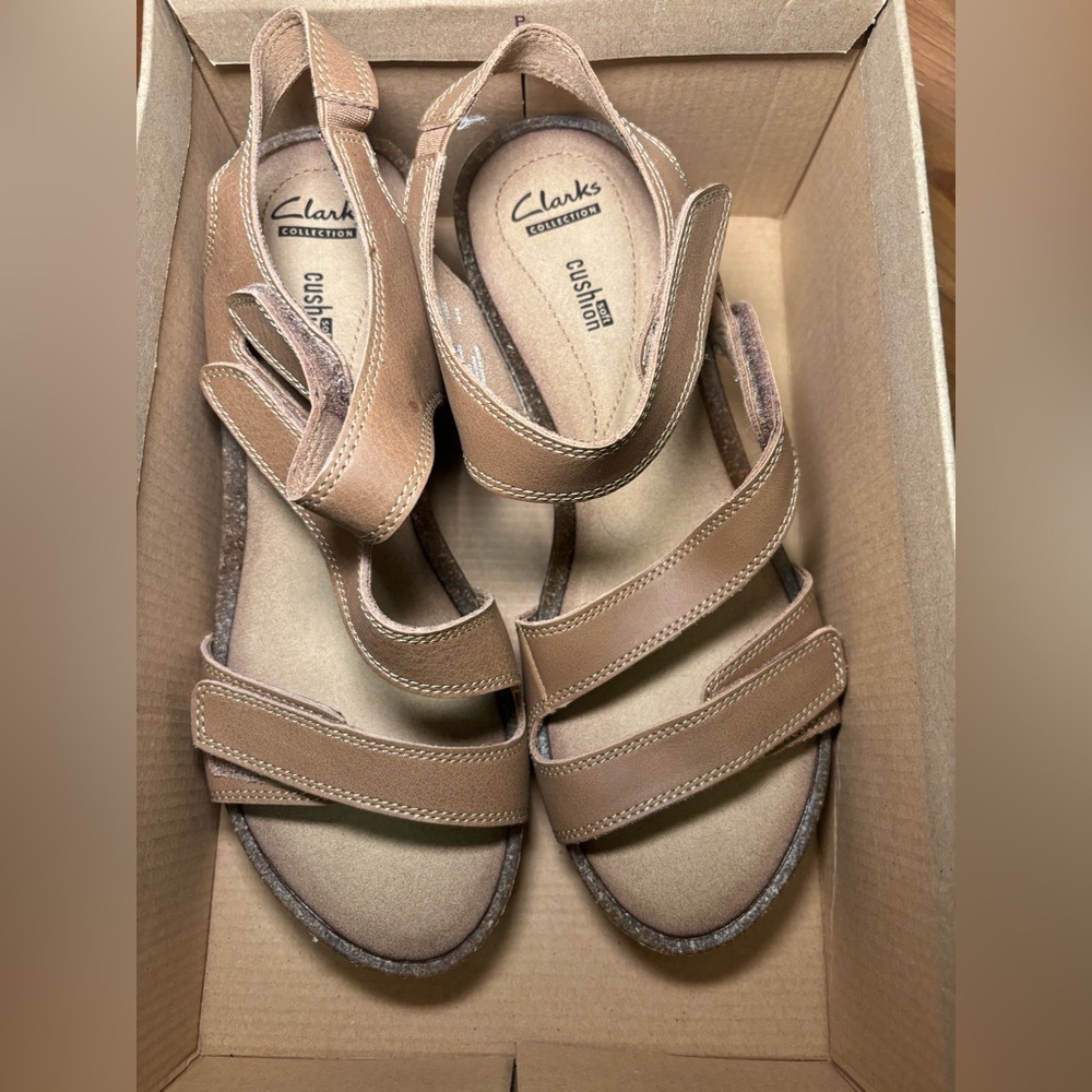 Clarks Women's Brown Strap wedges